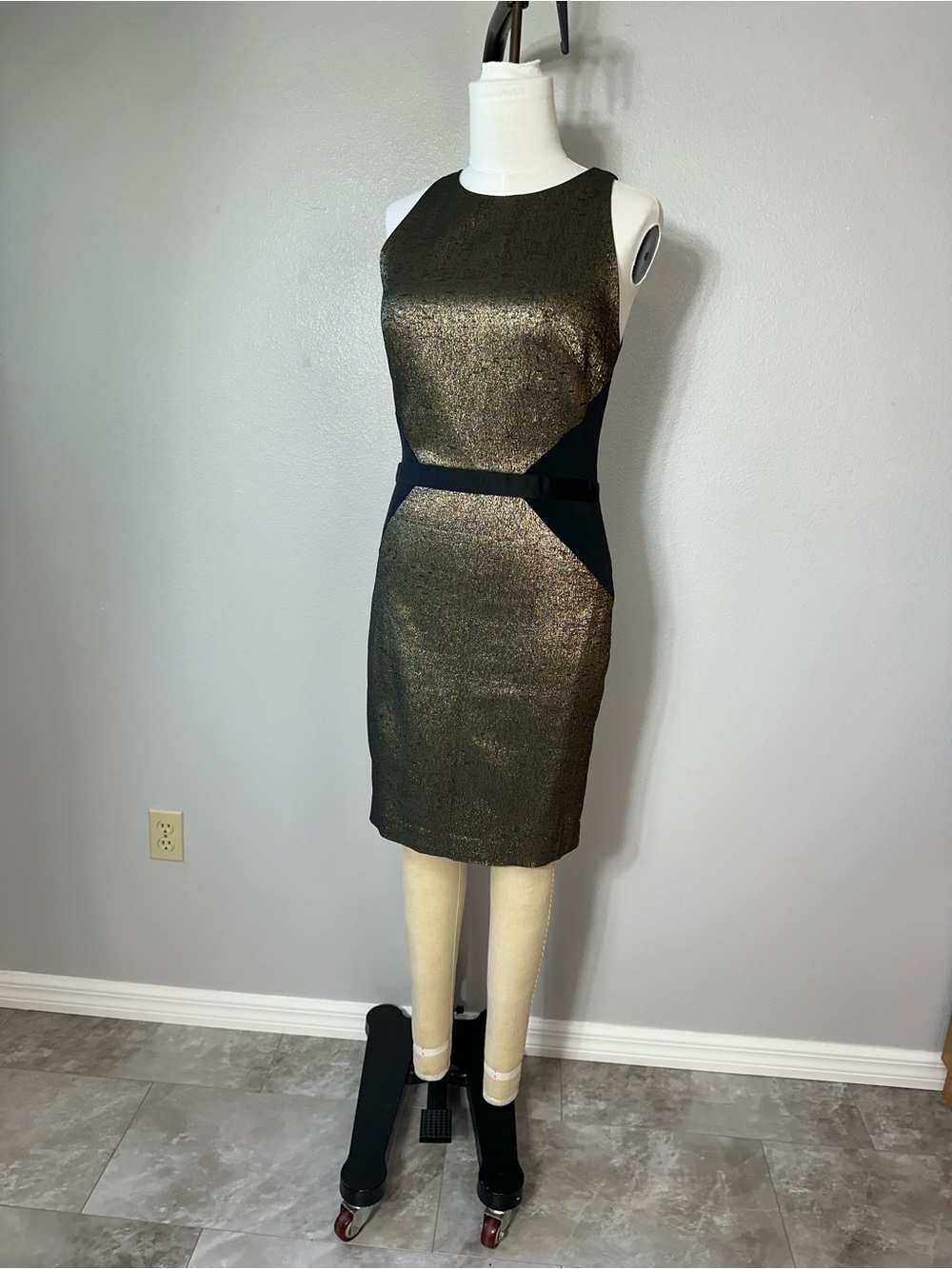 Metallic Gold and Black Sheath Dress Nicole Miller size 10